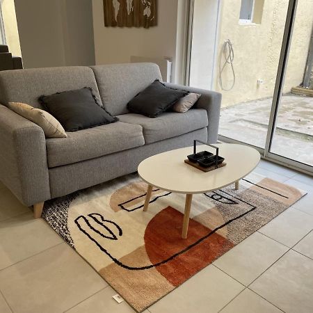 Appartement Climatise Avec Cour En Centre Ville Carpentras ภายนอก รูปภาพ