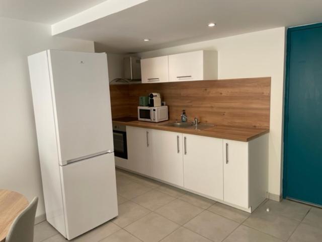 Appartement Climatise Avec Cour En Centre Ville Carpentras ภายนอก รูปภาพ