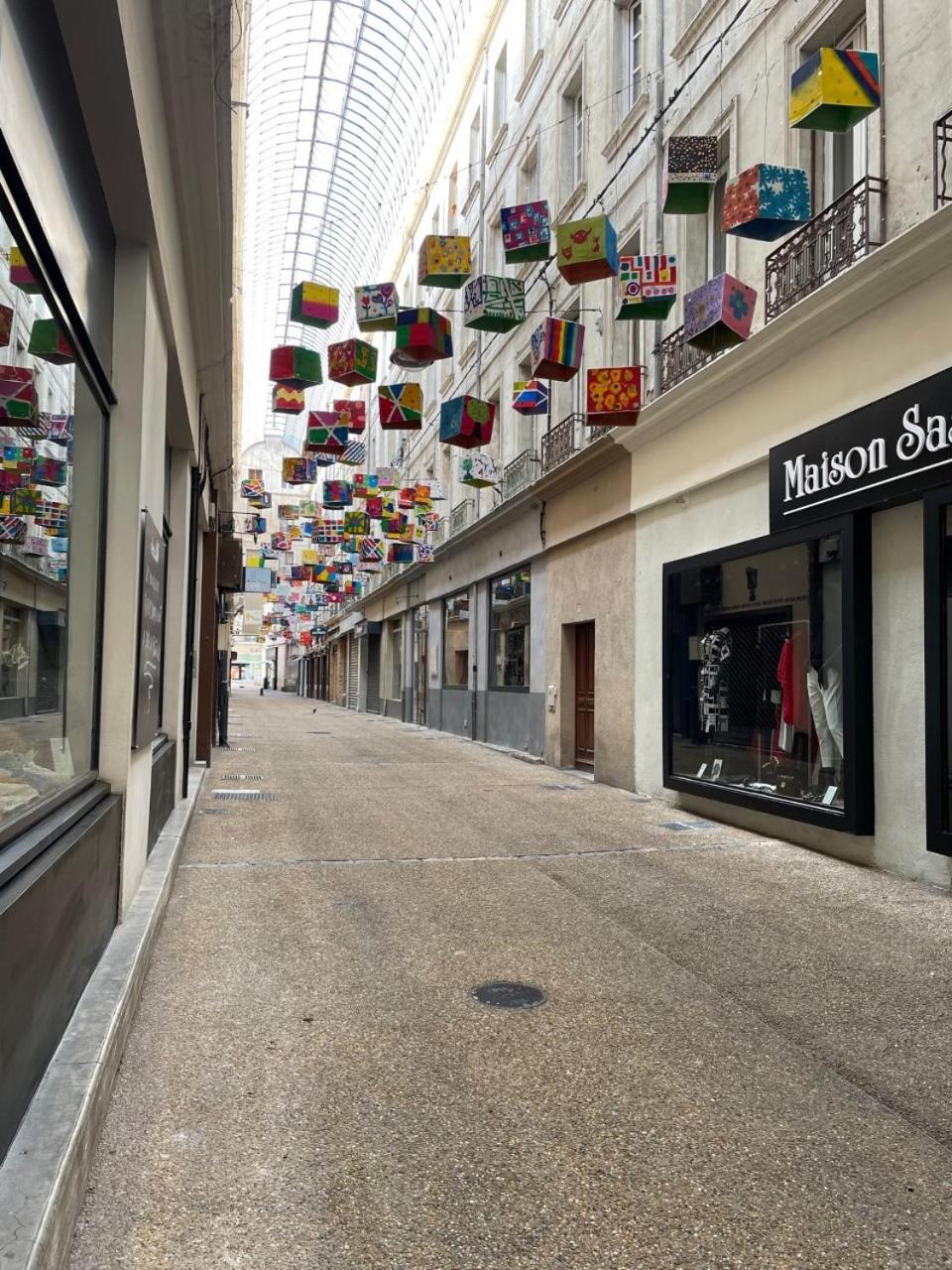 Appartement Climatise Avec Cour En Centre Ville Carpentras ภายนอก รูปภาพ